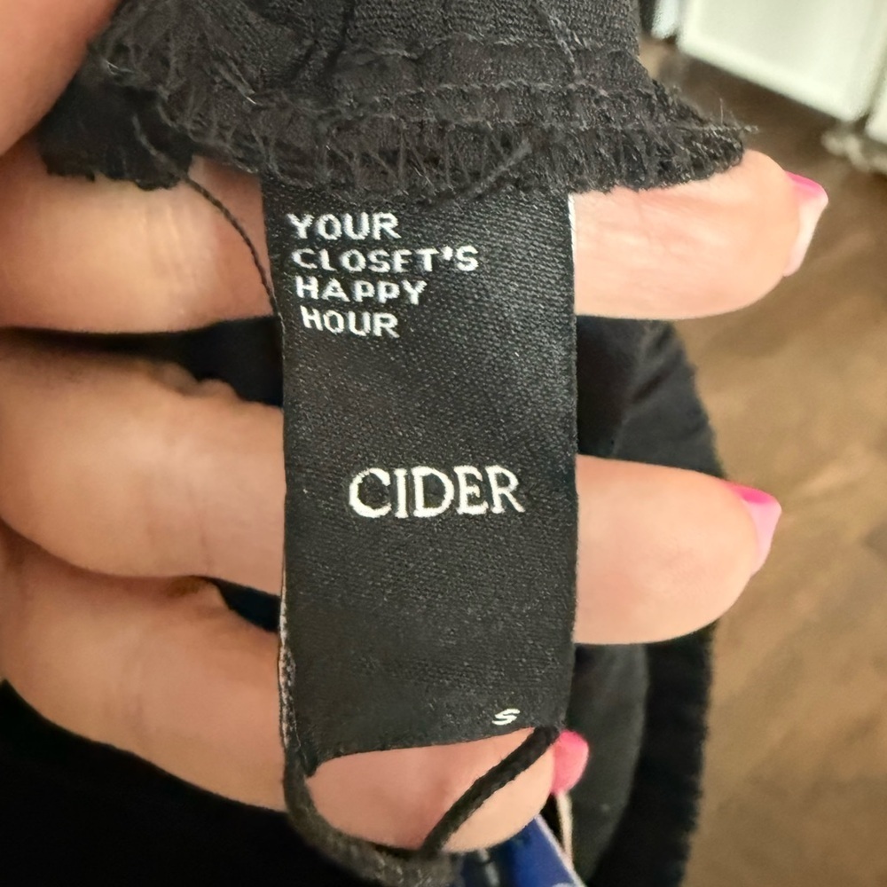 Cider Classic Black wide leg Pants size small. NWT - Picture 5 of 6